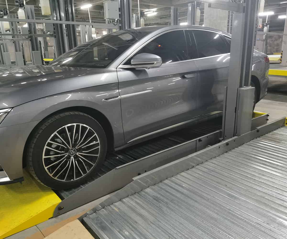 合江县立体停车库的紧急出入口门与联锁装置